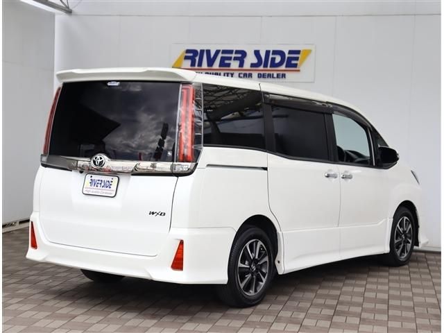 Mazda Bongo rear view