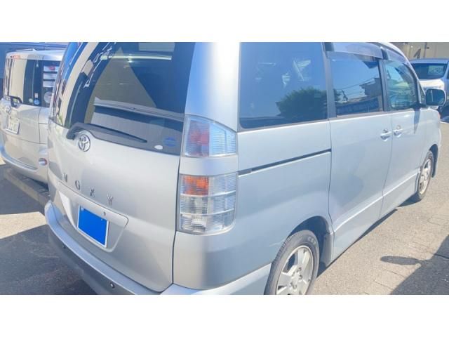 Mazda Bongo front view