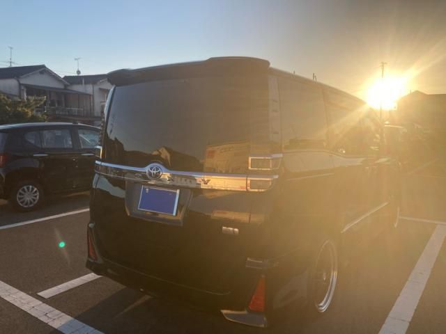 Mazda Bongo front view