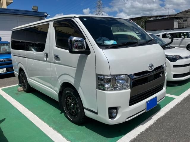 Mazda Bongo front view