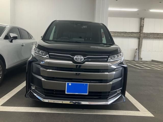 Mazda Bongo front view