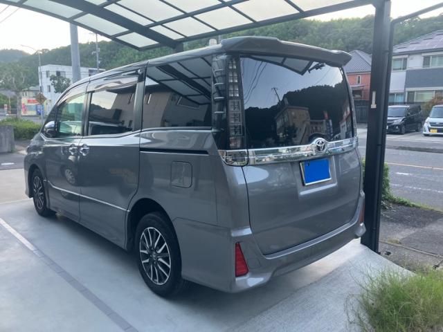Mazda Bongo front view