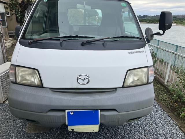Mazda Bongo front view