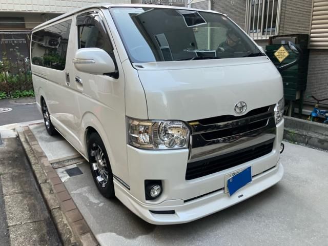 Mazda Bongo front view