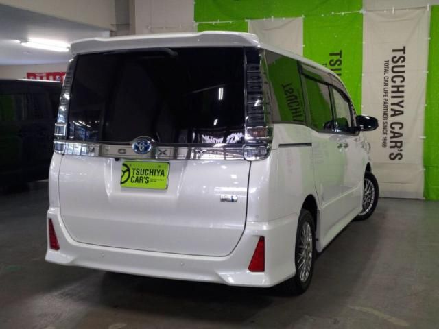 Mazda Bongo front view