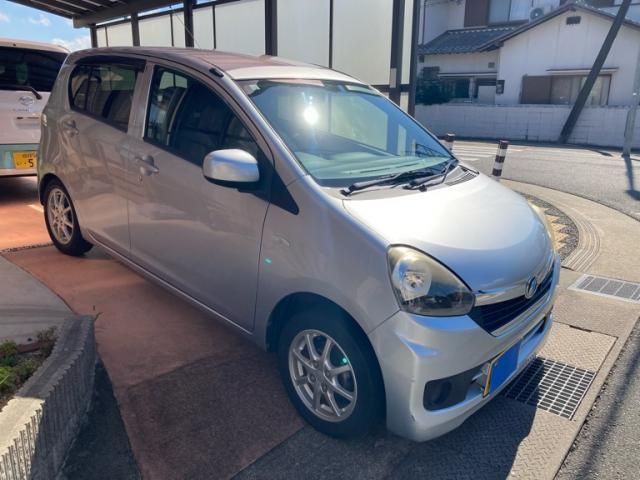 Mazda Bongo front view