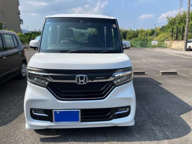 Mazda Bongo front view