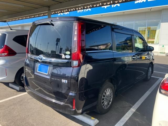 Mazda Bongo rear view