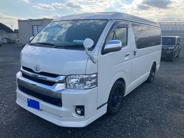 Mazda Bongo front view