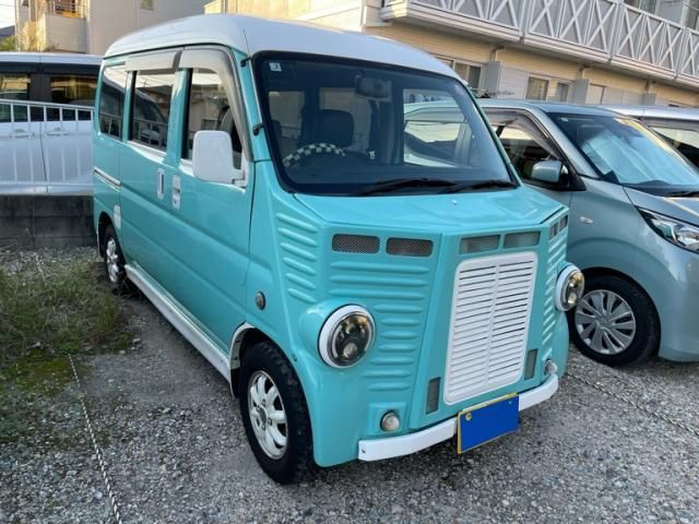 Mazda Bongo front view