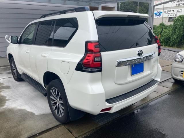 Mazda Bongo front view