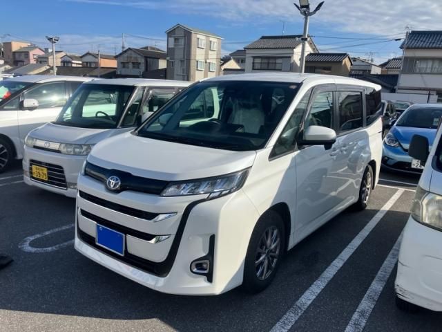 Mazda Bongo front view