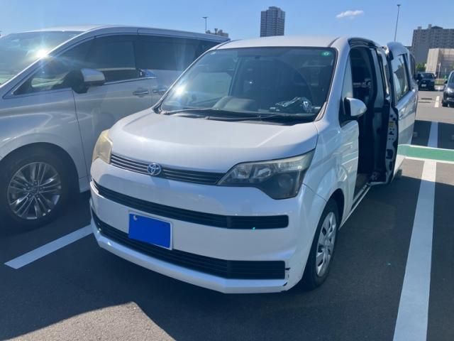 Mazda Bongo front view