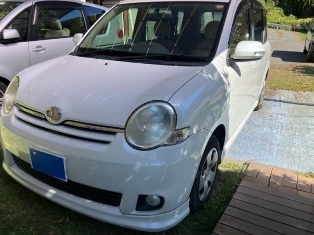 Mazda Bongo front view
