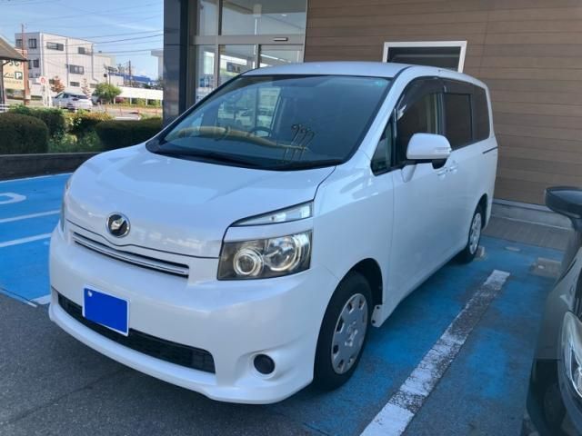 Mazda Bongo front view