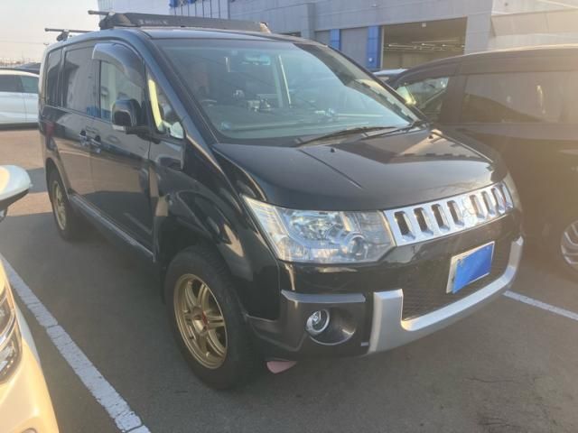 Mazda Bongo front view