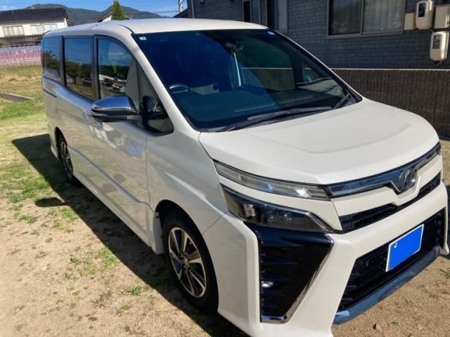 Mazda Bongo front view