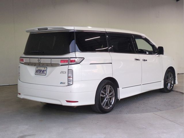 Mazda Bongo front view