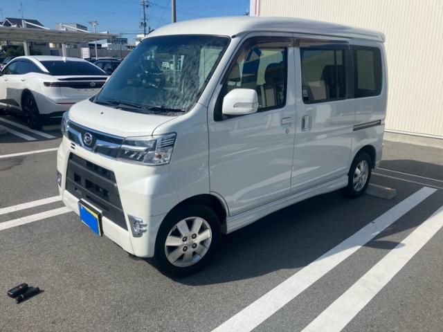 Mazda Bongo front view