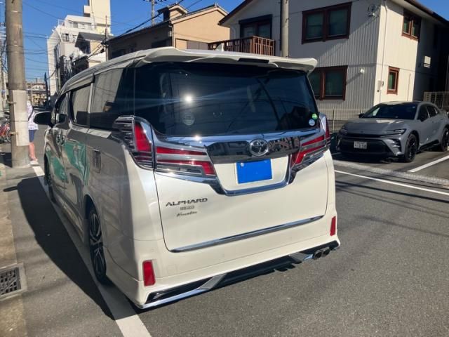 Mazda Bongo rear view
