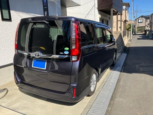Mazda Bongo rear view