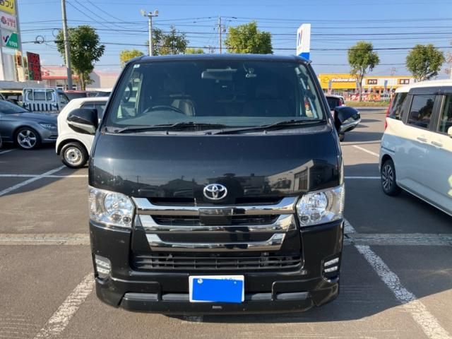 Mazda Bongo front view