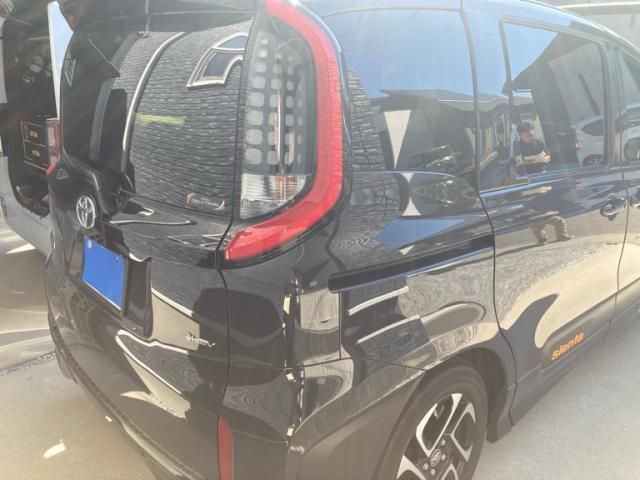 Mazda Bongo rear view