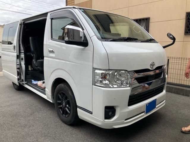 Mazda Bongo front view