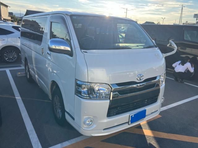 Mazda Bongo front view