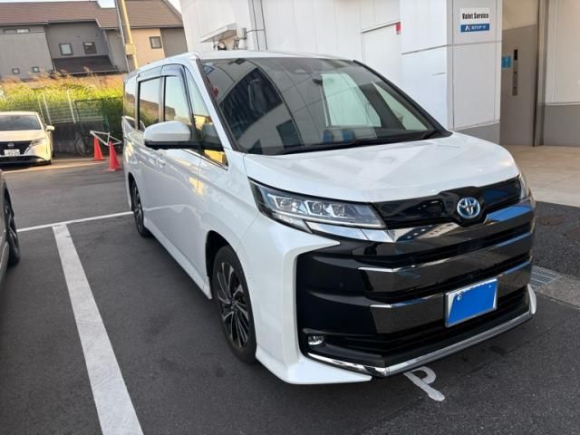 Mazda Bongo front view