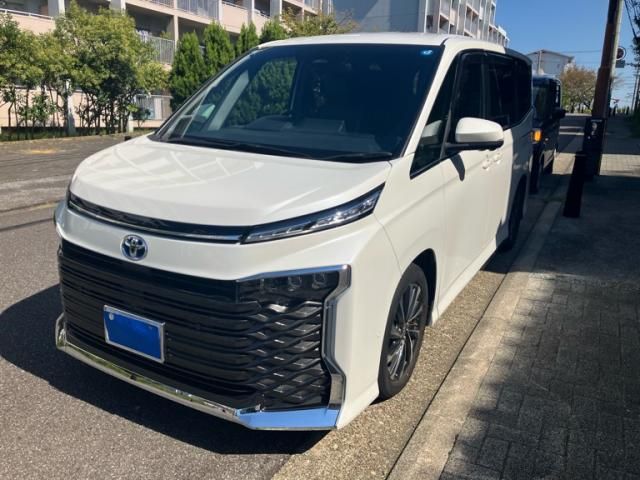 Mazda Bongo front view