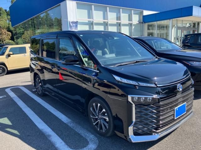 Mazda Bongo front view