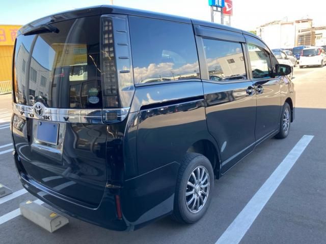 Mazda Bongo front view