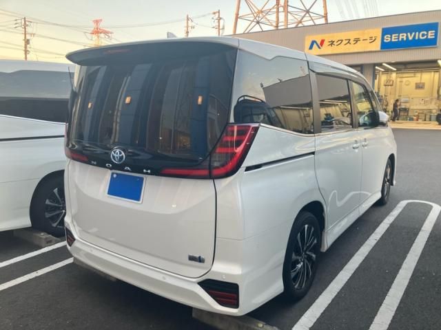 Mazda Bongo rear view