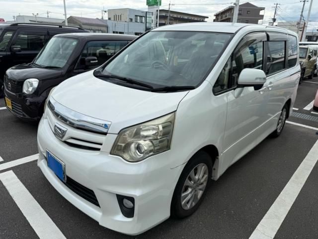 Mazda Bongo front view