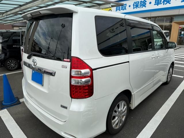 Mazda Bongo rear view
