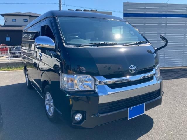 Mazda Bongo front view