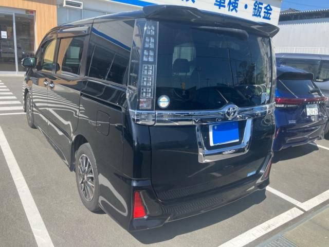 Mazda Bongo front view