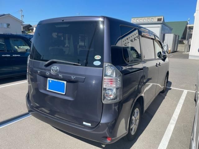 Mazda Bongo front view