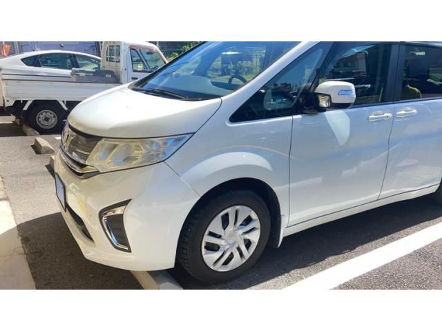Mazda Bongo front view