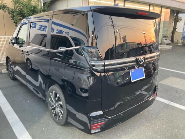 Mazda Bongo front view