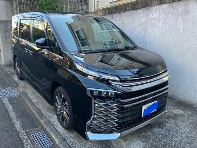 Mazda Bongo front view