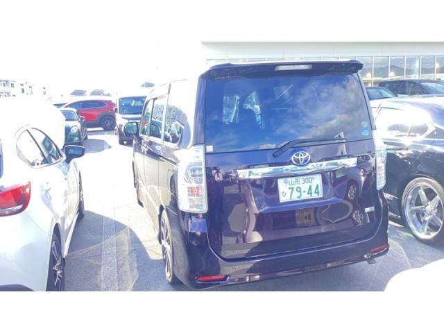 Mazda Bongo front view