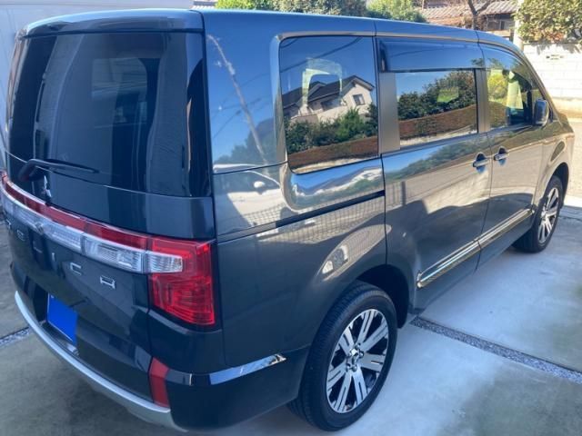 Mazda Bongo front view