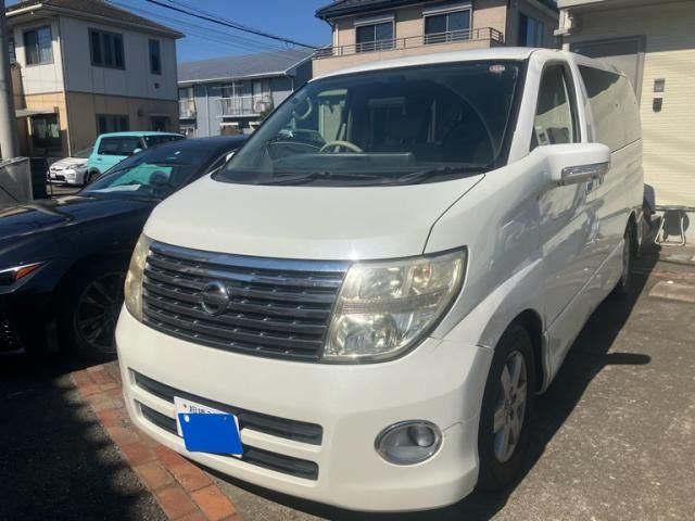 Mazda Bongo front view