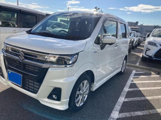 Mazda Bongo front view