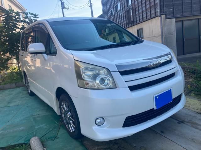 Mazda Bongo front view