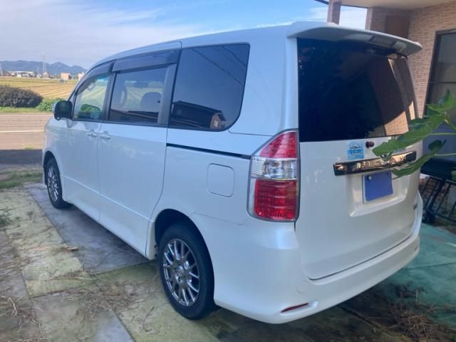 Mazda Bongo rear view