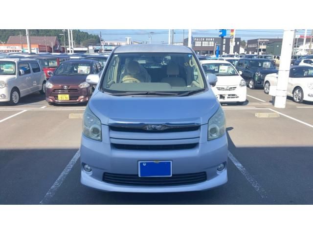 Mazda Bongo front view