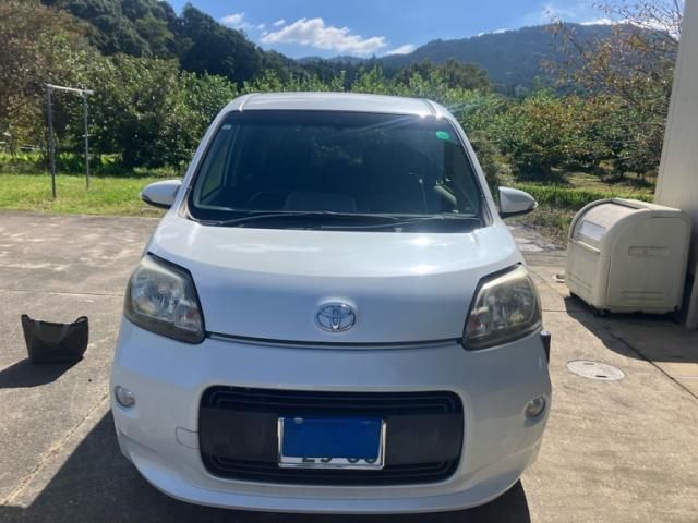 Mazda Bongo front view